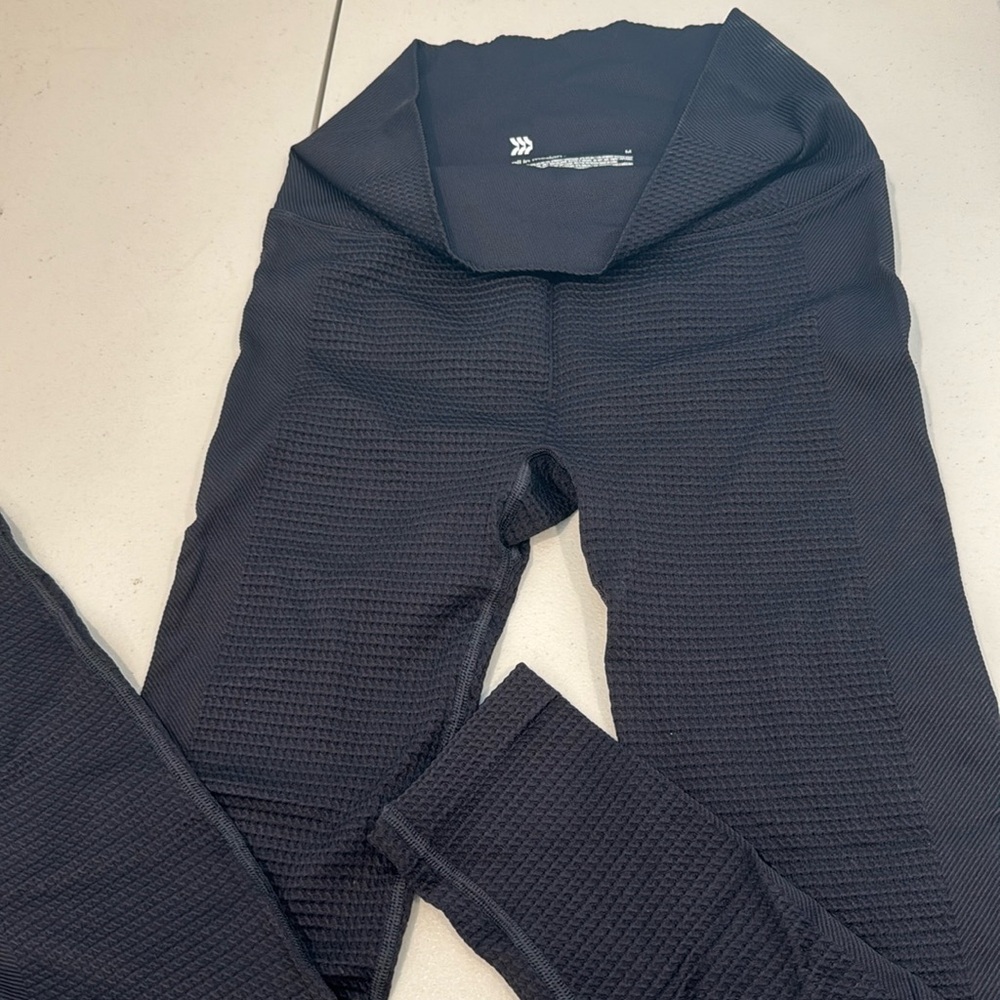 Black leggings high waist “all in motion” size Medium fully textured worn once
